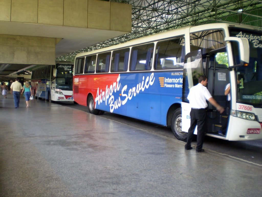 como salir del aeropuerto internacional de sao paulo en transporte público