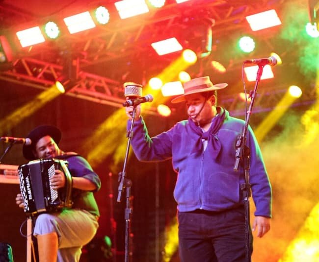 Banda musical gaucha en el aniversario de São Gabriel en Brasil.
